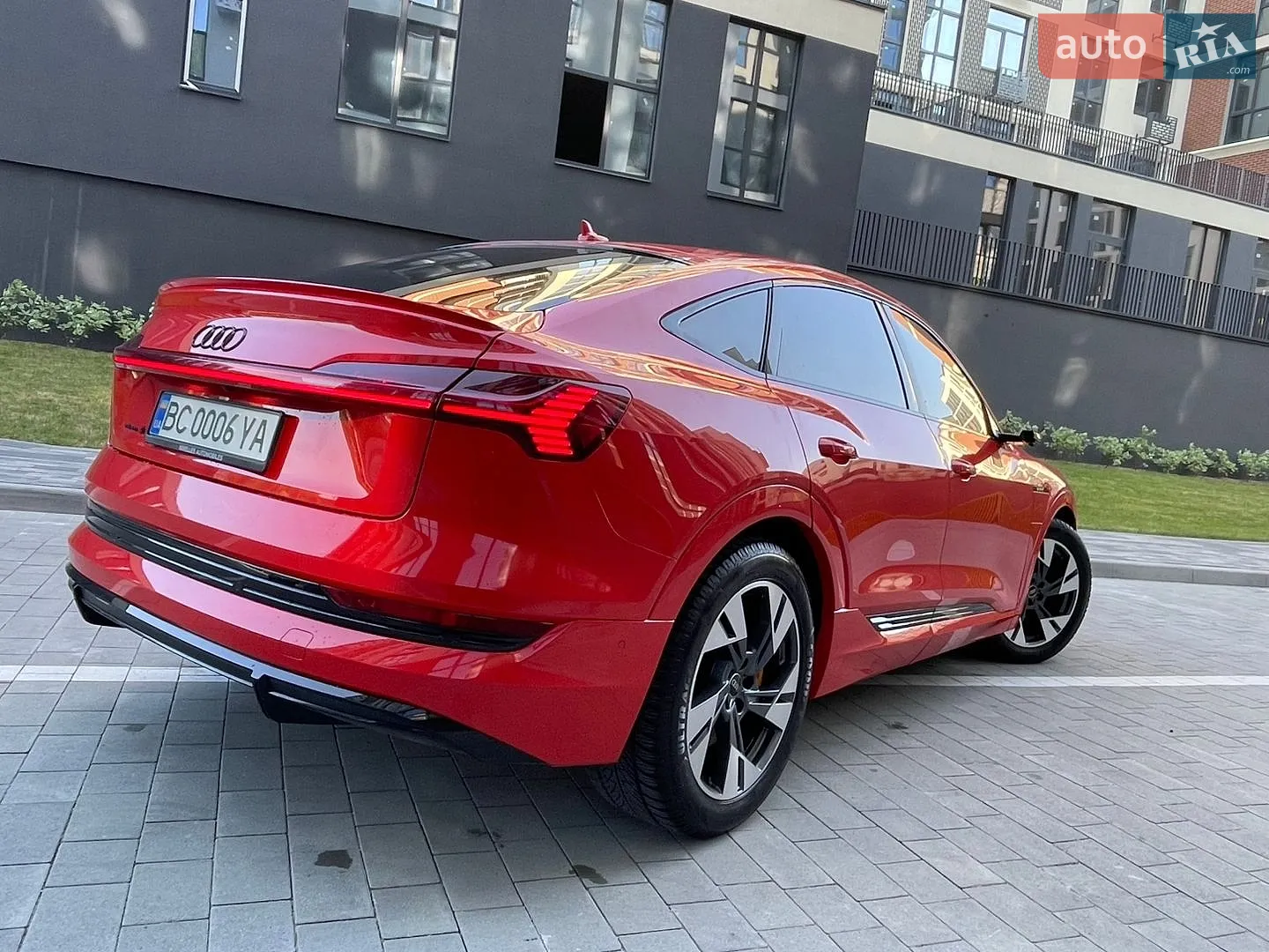 2020 Audi e-tron S Sportback - мініатюра 13