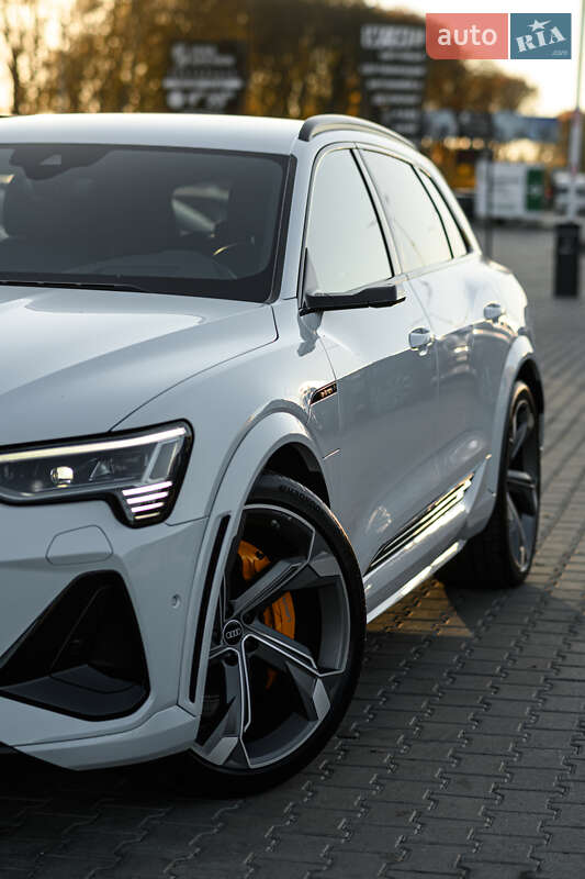 Позашляховик / Кросовер Audi e-tron S 2021 в Львові