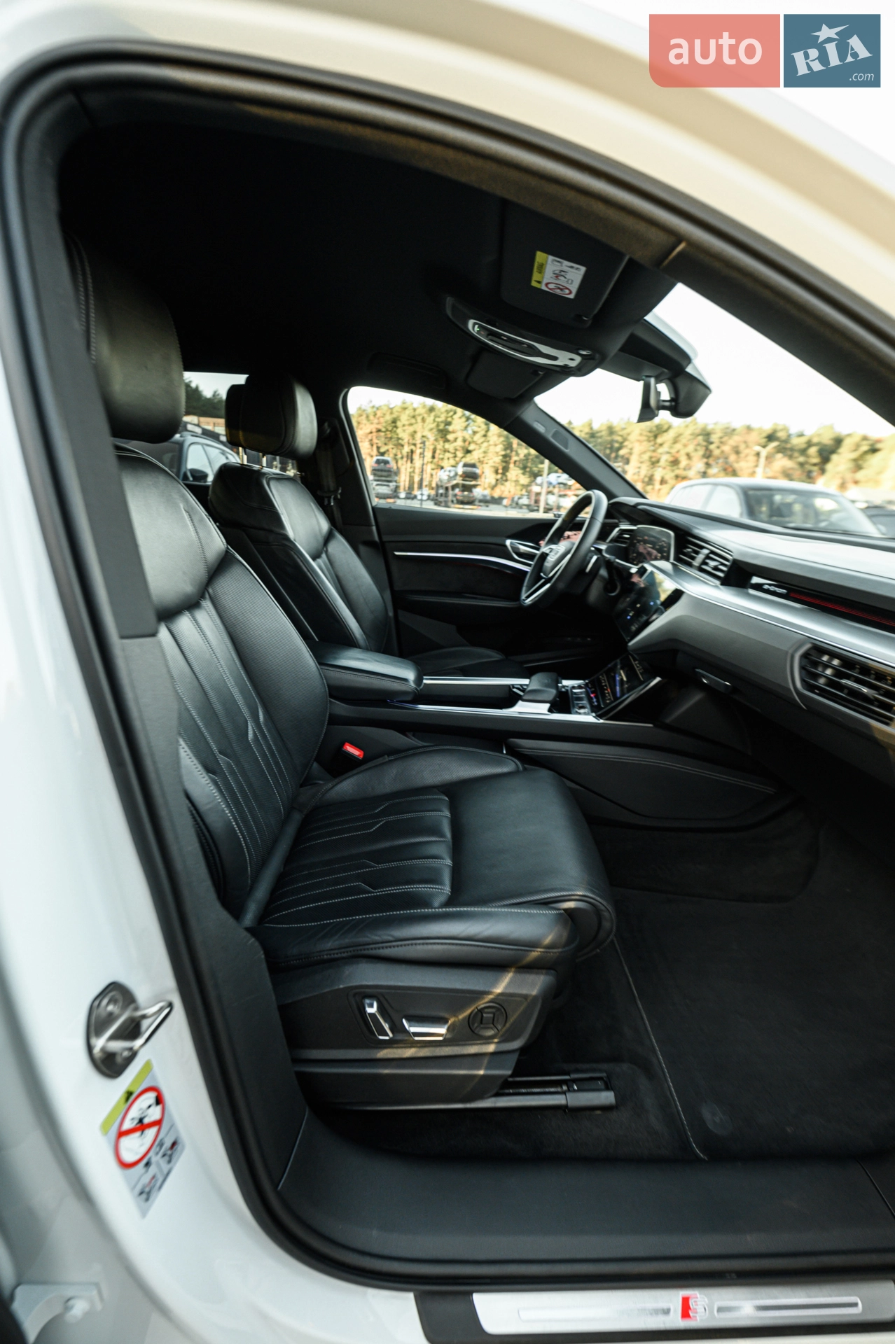 2021 Audi e-tron S - мініатюра 47