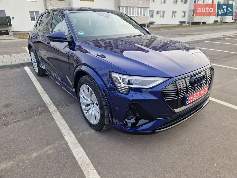 Позашляховик / Кросовер Audi e-tron S 2022 в Вінниці