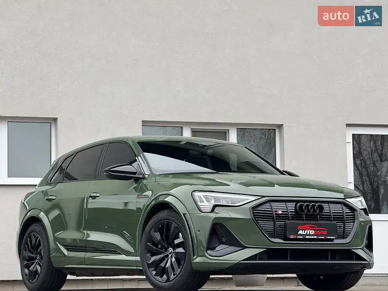 Позашляховик / Кросовер Audi e-tron S 2022 в 