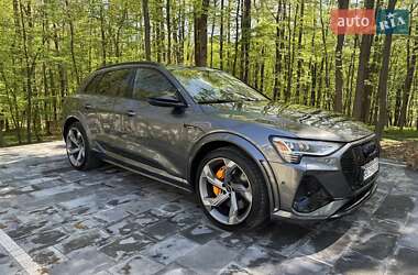 Внедорожник / Кроссовер Audi e-tron S 2022 в 