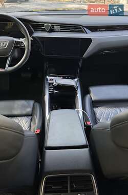 Внедорожник / Кроссовер Audi e-tron S 2022 в 