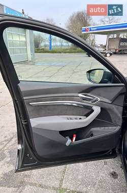 Внедорожник / Кроссовер Audi e-tron S 2020 в 