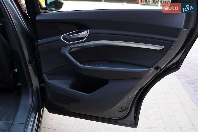Позашляховик / Кросовер Audi e-tron S 2022 в Львові фото 49 Позашляховик / Кросовер Audi e-tron S 2022 в Львові