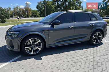 Внедорожник / Кроссовер Audi e-tron S 2023 в 