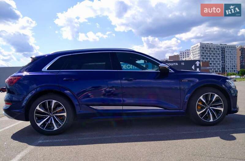 Внедорожник / Кроссовер Audi e-tron S 2022 в Киеве