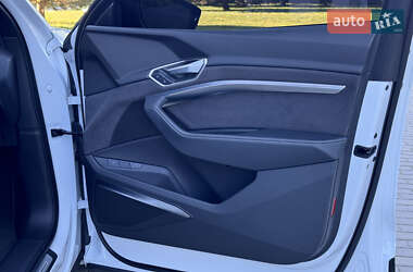 Внедорожник / Кроссовер Audi e-tron S 2022 в 