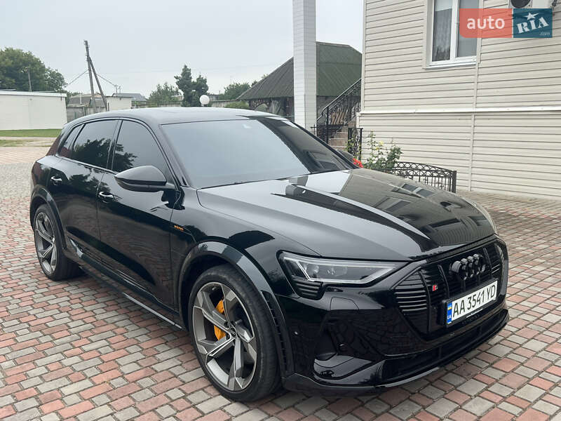 Внедорожник / Кроссовер Audi e-tron S 2021 в 