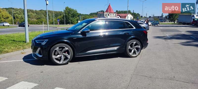 Позашляховик / Кросовер Audi e-tron S 2021 в Вінниці