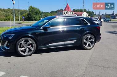 Позашляховик / Кросовер Audi e-tron S 2021 в  фото 13 Позашляховик / Кросовер Audi e-tron S 2021 в