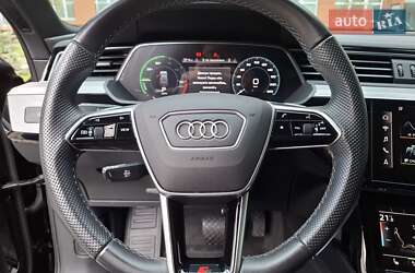 Позашляховик / Кросовер Audi e-tron S 2021 в 
