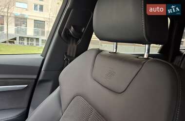 Позашляховик / Кросовер Audi e-tron S 2021 в 