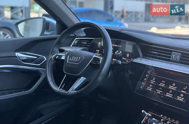 Позашляховик / Кросовер Audi e-tron S 2022 в 