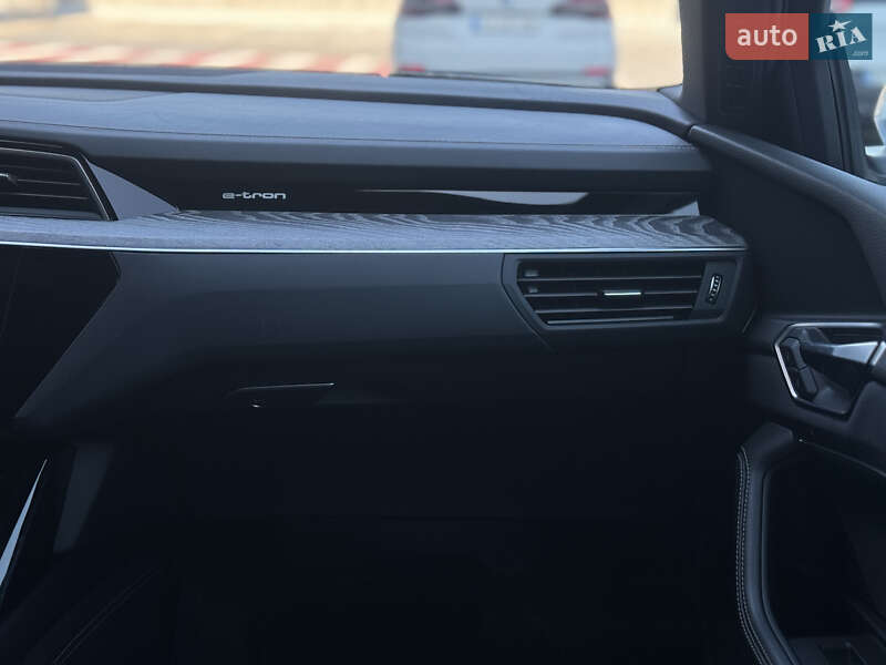 Позашляховик / Кросовер Audi e-tron S 2022 в Києві