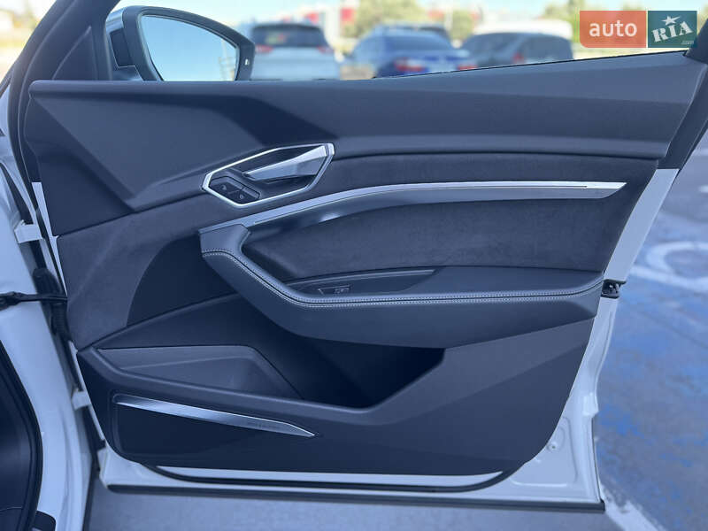 Позашляховик / Кросовер Audi e-tron S 2022 в Києві