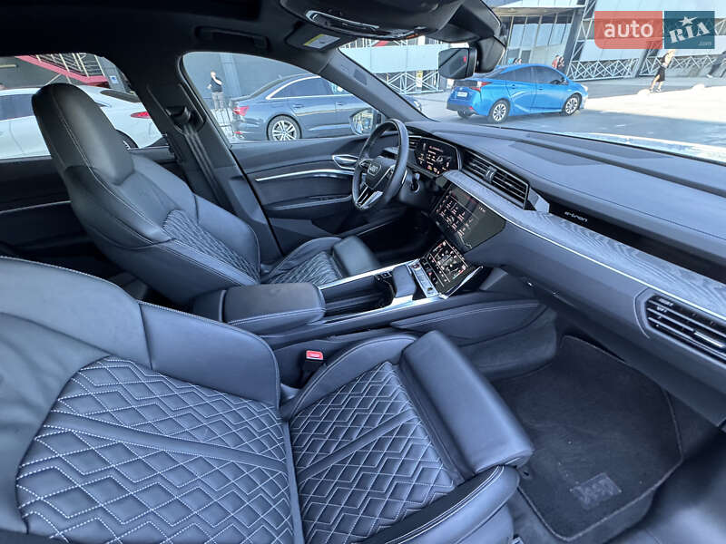 Позашляховик / Кросовер Audi e-tron S 2022 в Києві