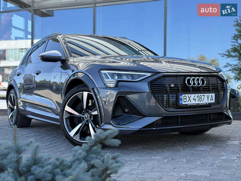 Позашляховик / Кросовер Audi e-tron S 2020 в 
