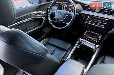 Позашляховик / Кросовер Audi e-tron S 2020 в 