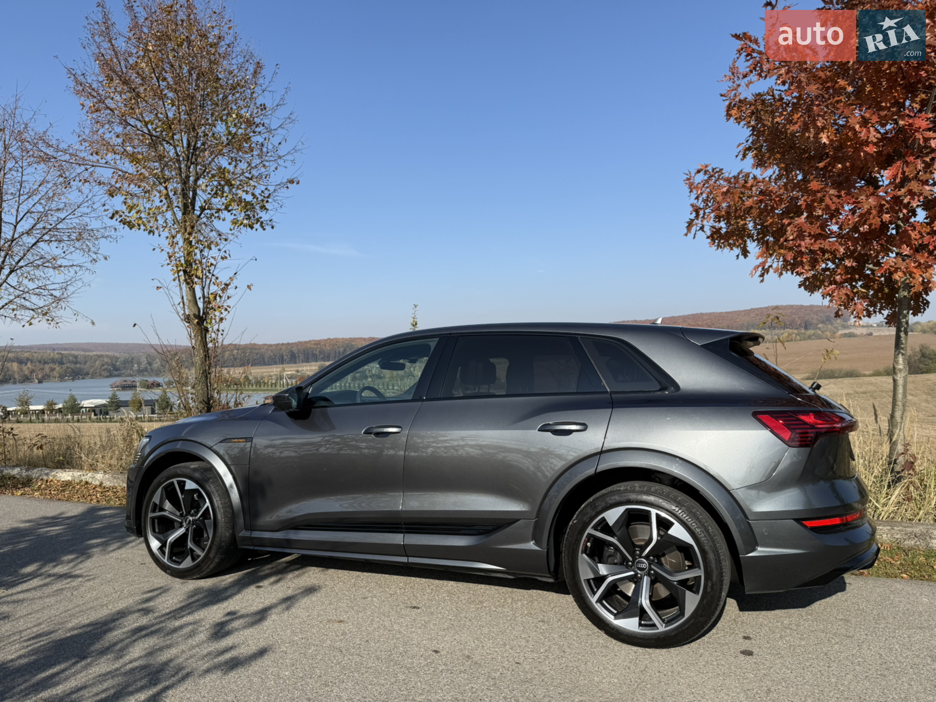 2022 Audi e-tron S - мініатюра 8