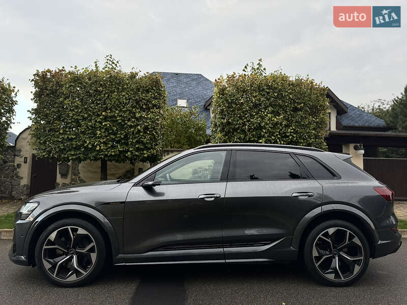 Позашляховик / Кросовер Audi e-tron S 2022 в Києві