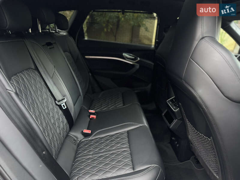 Позашляховик / Кросовер Audi e-tron S 2022 в Києві