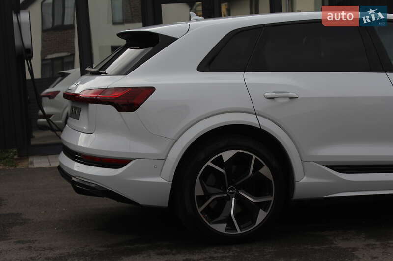 Позашляховик / Кросовер Audi e-tron S 2022 в Києві