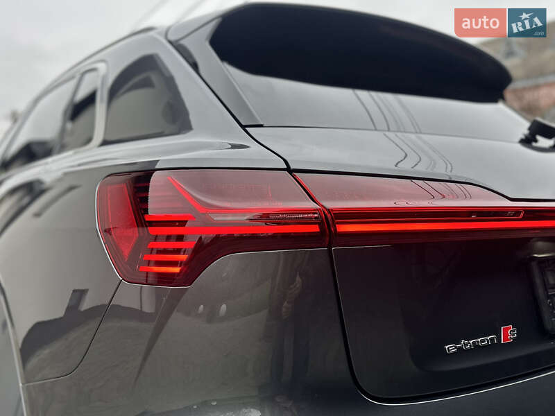 Позашляховик / Кросовер Audi e-tron S 2022 в Луцьку