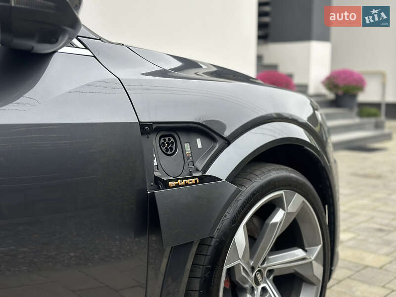 Позашляховик / Кросовер Audi e-tron S 2022 в Луцьку