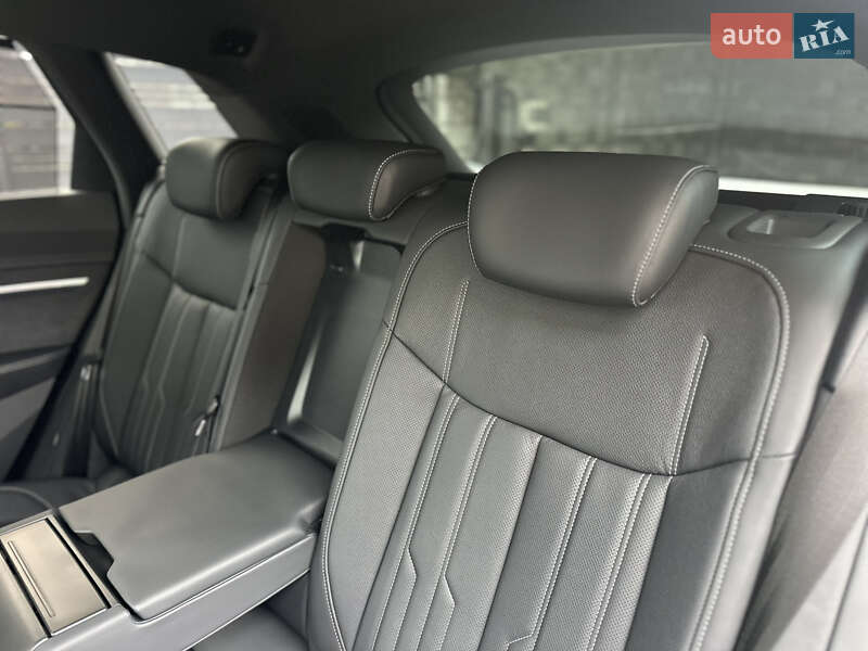 Позашляховик / Кросовер Audi e-tron S 2022 в Луцьку