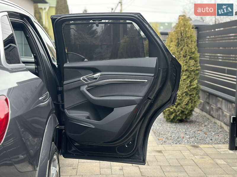 Позашляховик / Кросовер Audi e-tron S 2022 в Луцьку