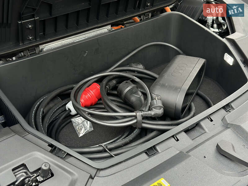 Позашляховик / Кросовер Audi e-tron S 2022 в Луцьку