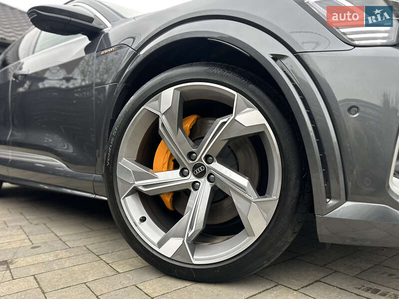 Позашляховик / Кросовер Audi e-tron S 2022 в Луцьку