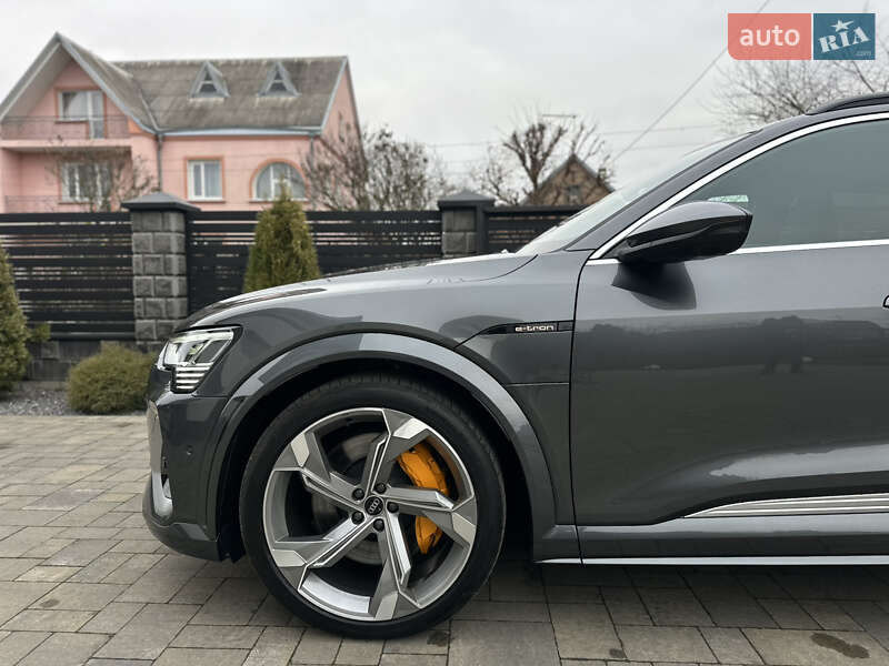 Позашляховик / Кросовер Audi e-tron S 2022 в Луцьку