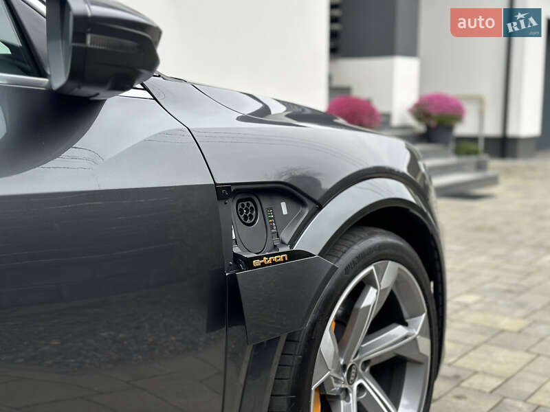 Позашляховик / Кросовер Audi e-tron S 2022 в Луцьку