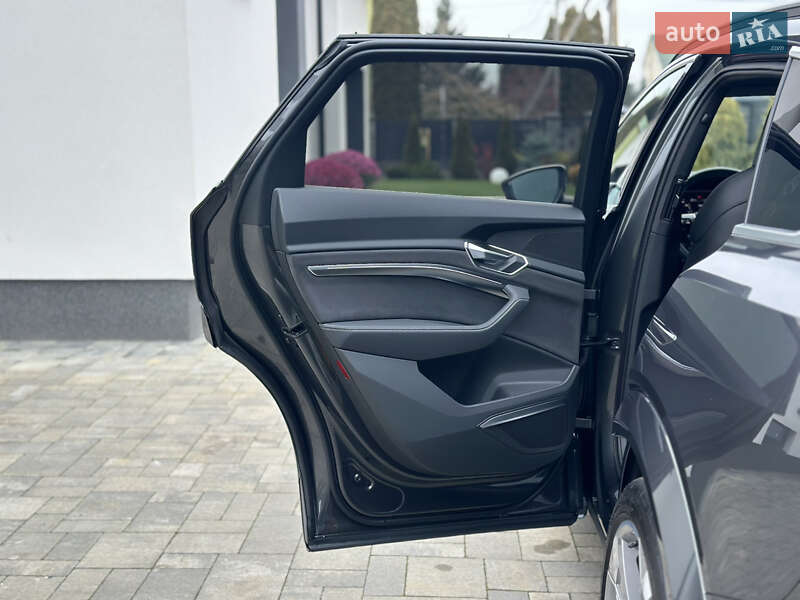 Позашляховик / Кросовер Audi e-tron S 2022 в Луцьку