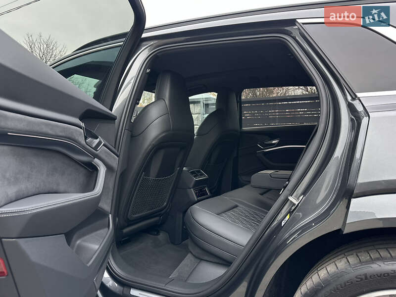 Позашляховик / Кросовер Audi e-tron S 2022 в Луцьку