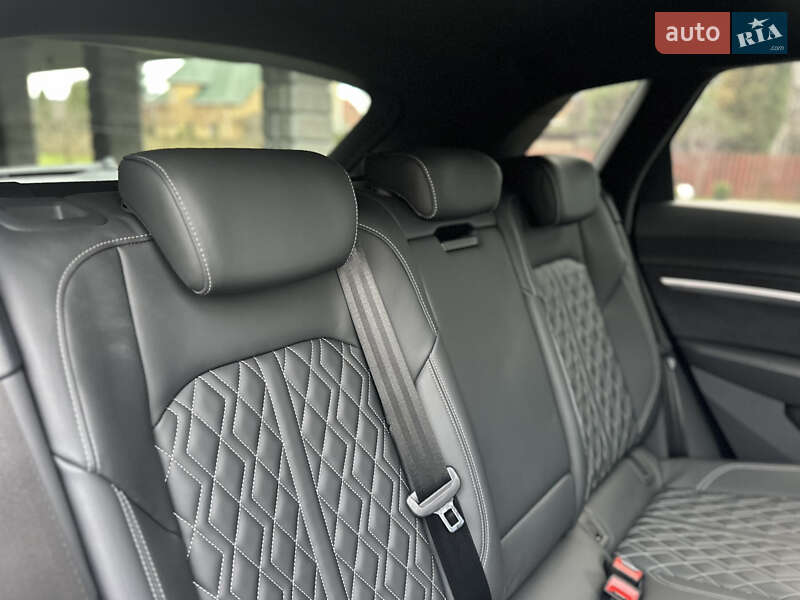 Позашляховик / Кросовер Audi e-tron S 2022 в Луцьку
