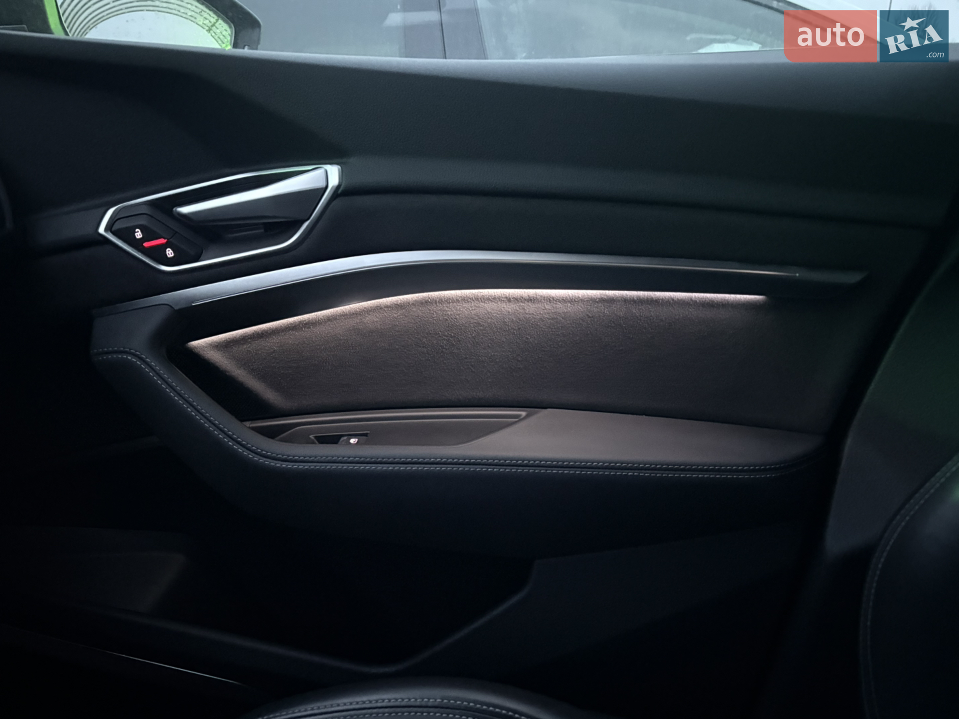 2021 Audi e-tron S - мініатюра 46