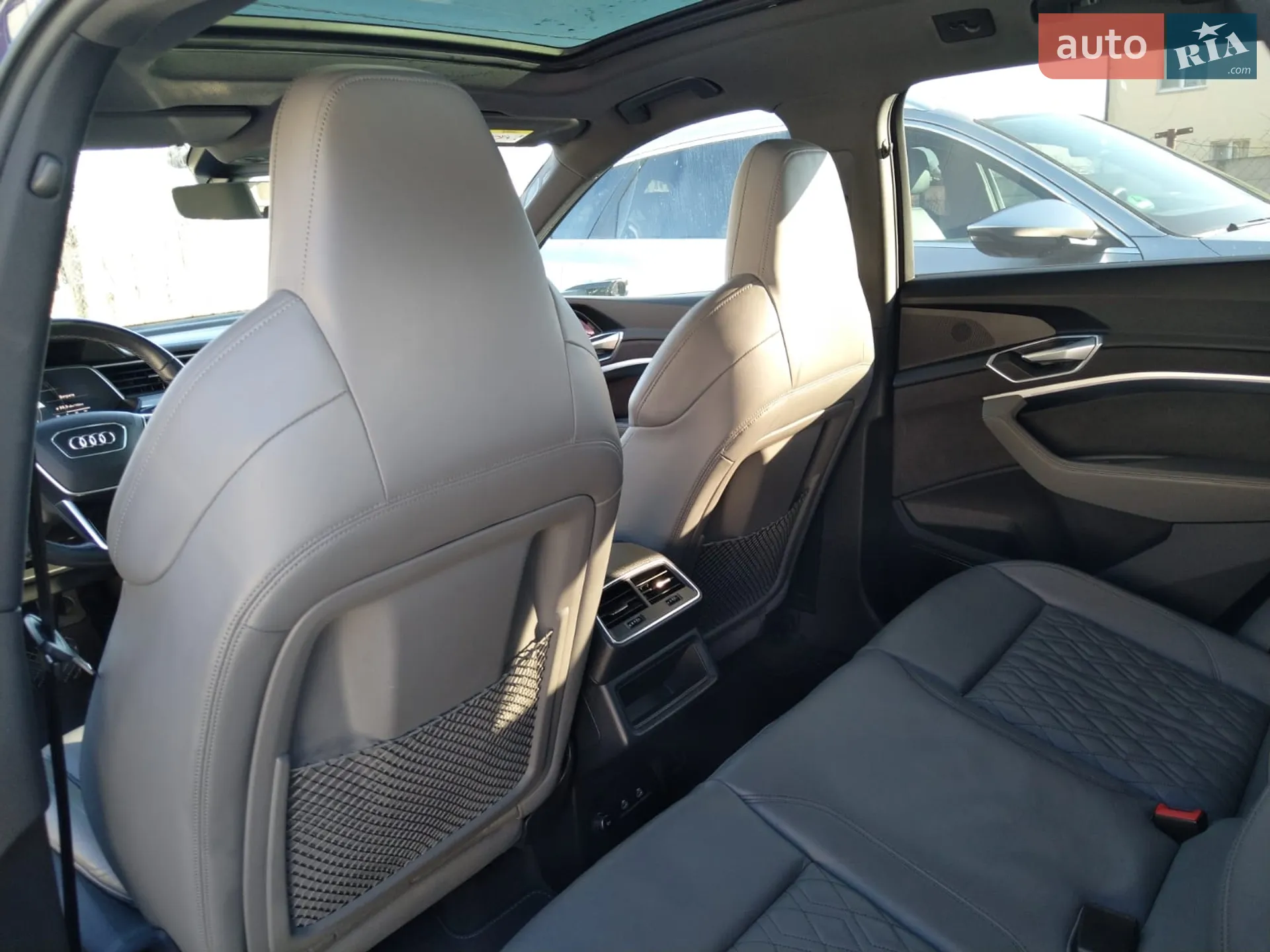 2022 Audi e-tron S - мініатюра 19