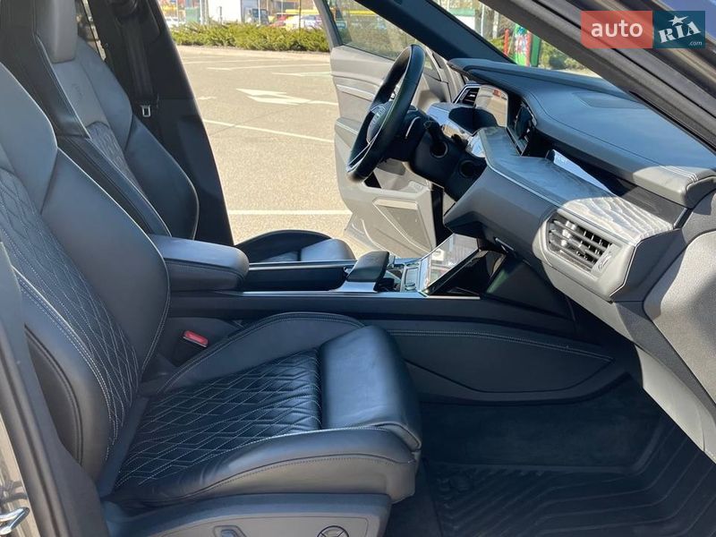 Позашляховик / Кросовер Audi e-tron S 2022 в Києві