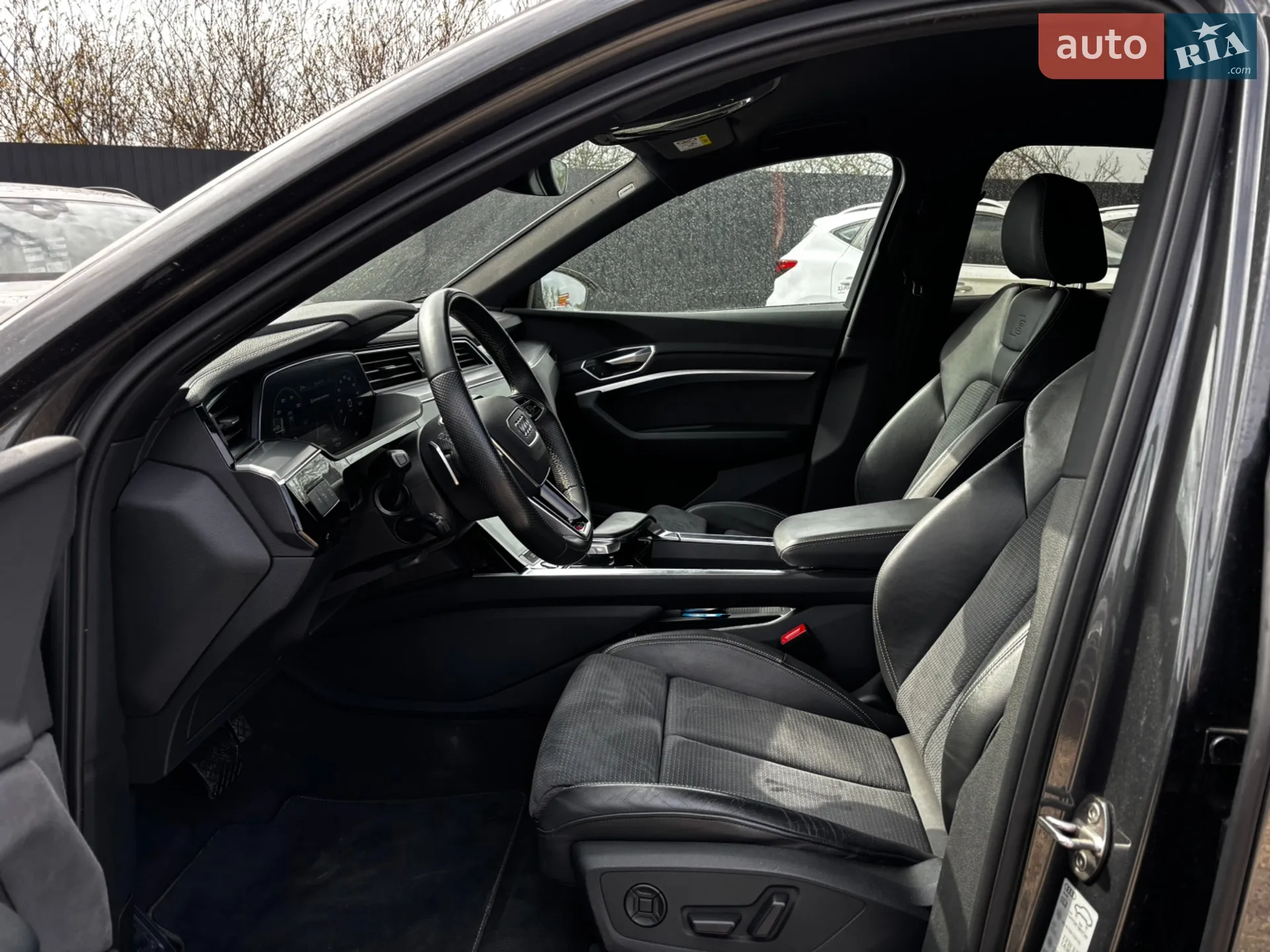 2021 Audi e-tron S - мініатюра 13