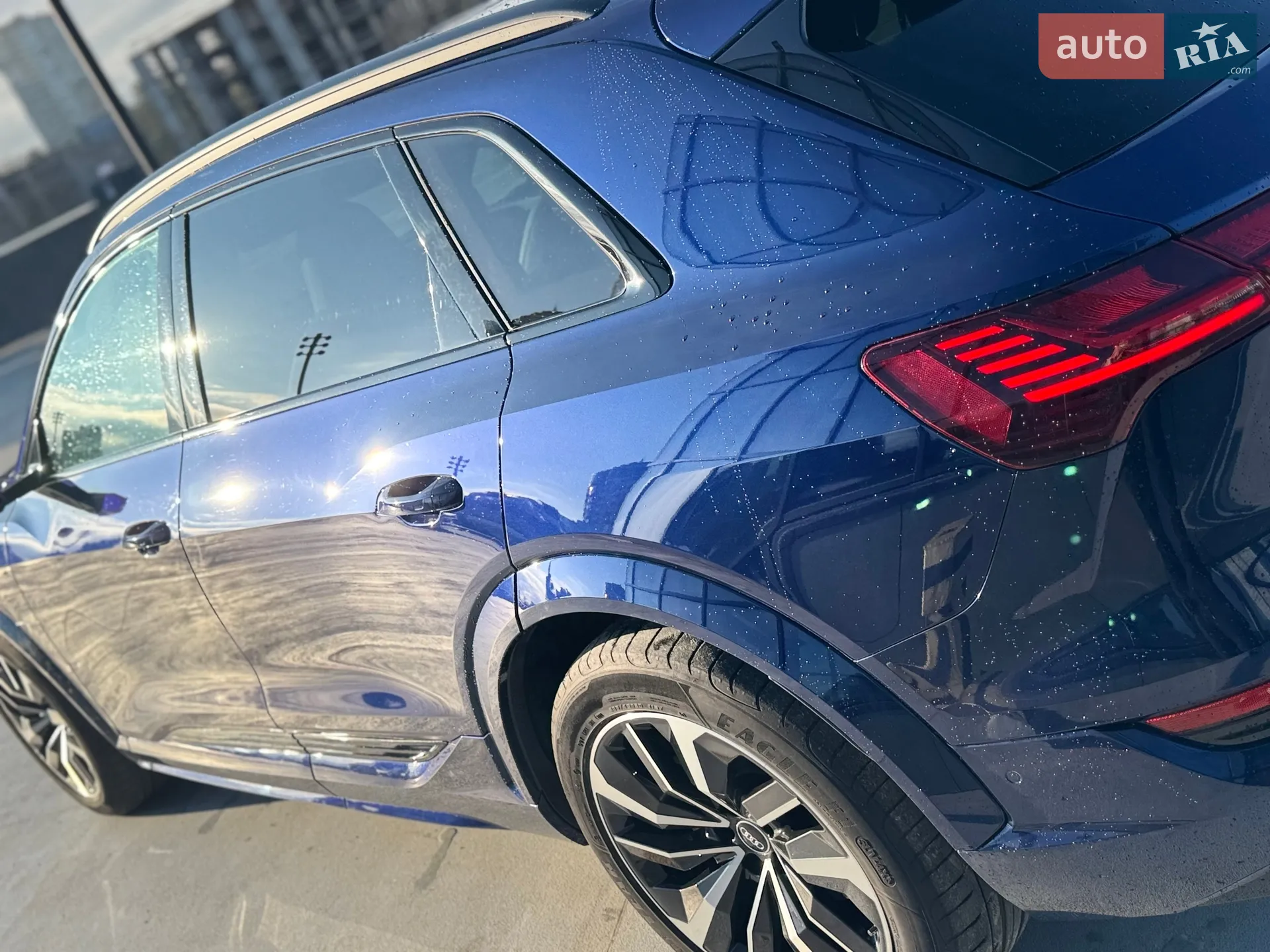 2022 Audi e-tron S - мініатюра 14