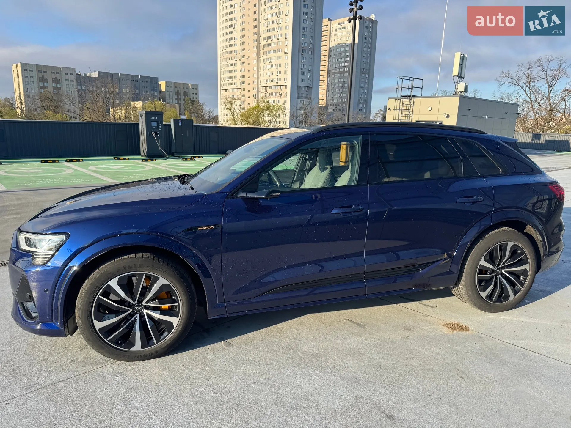 2022 Audi e-tron S - мініатюра 19