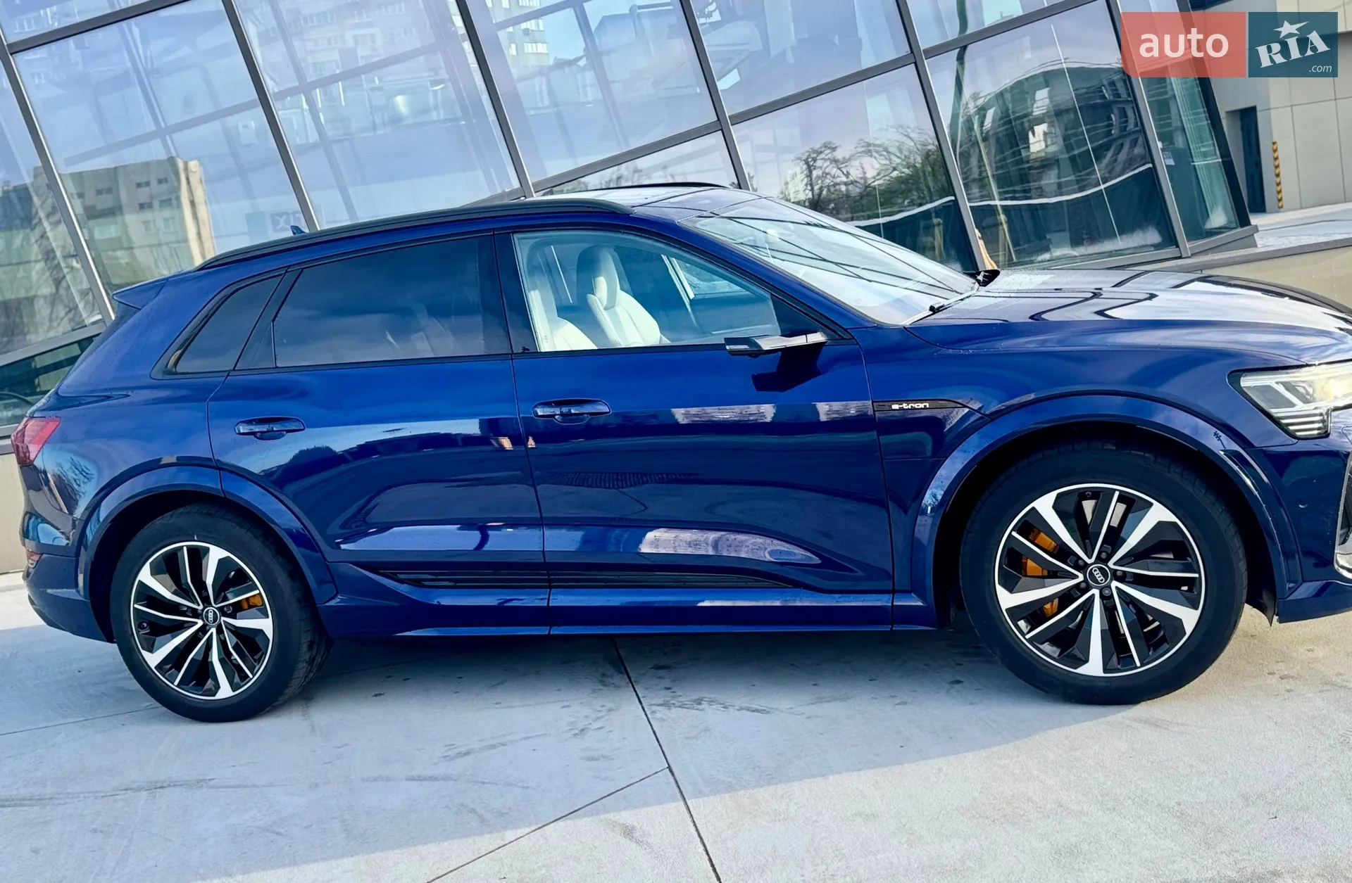 2022 Audi e-tron S - мініатюра 23