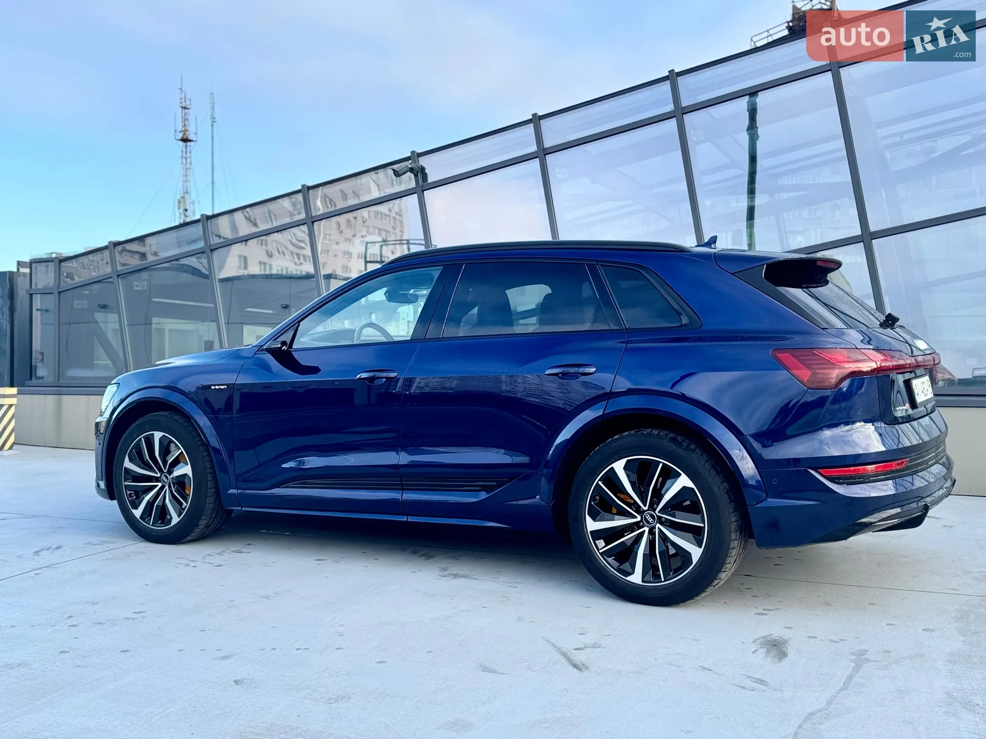 2022 Audi e-tron S - мініатюра 24