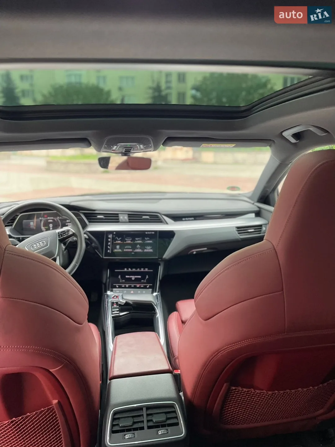 2021 Audi e-tron S - мініатюра 27