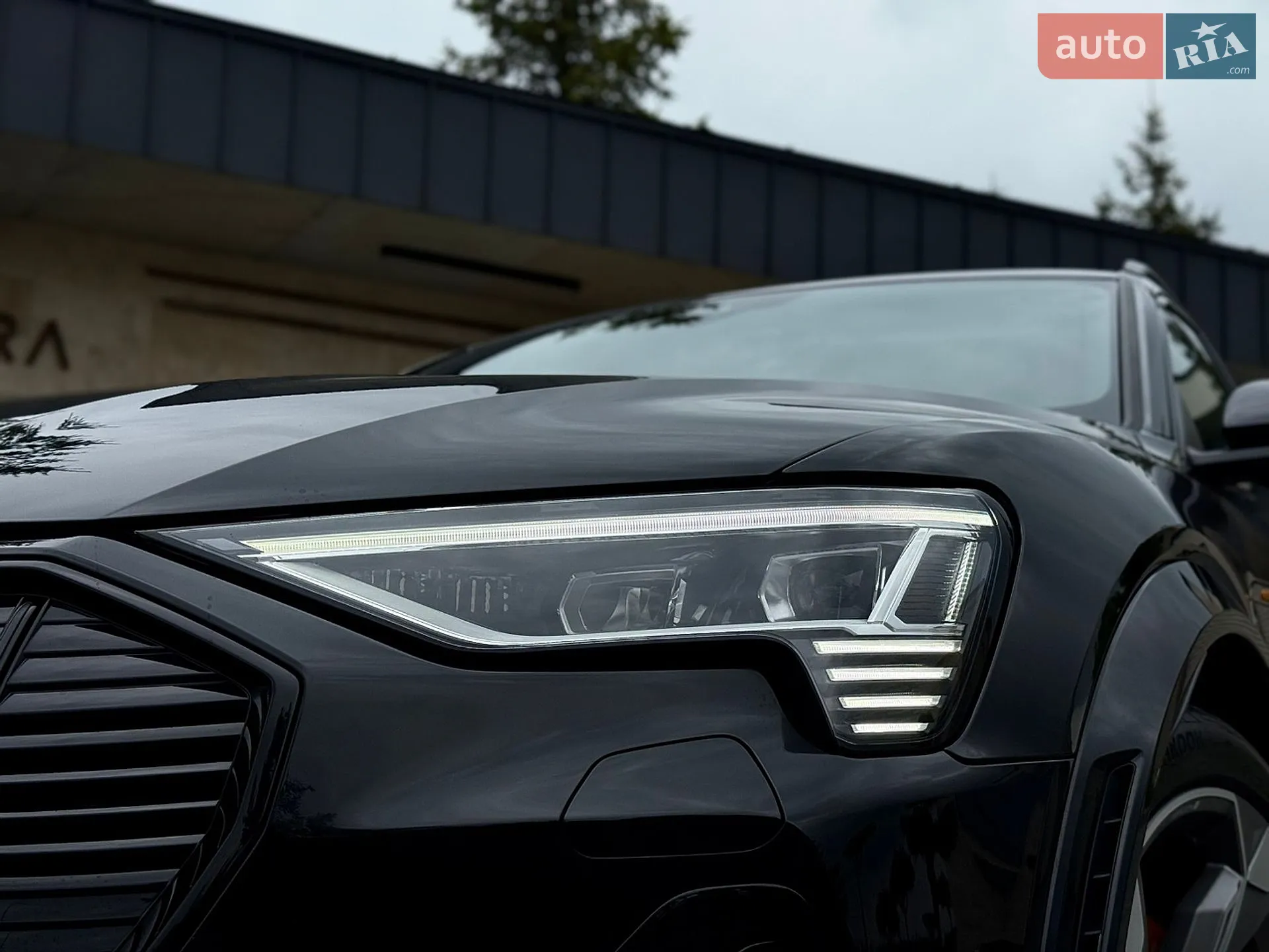 2022 Audi e-tron S - мініатюра 8