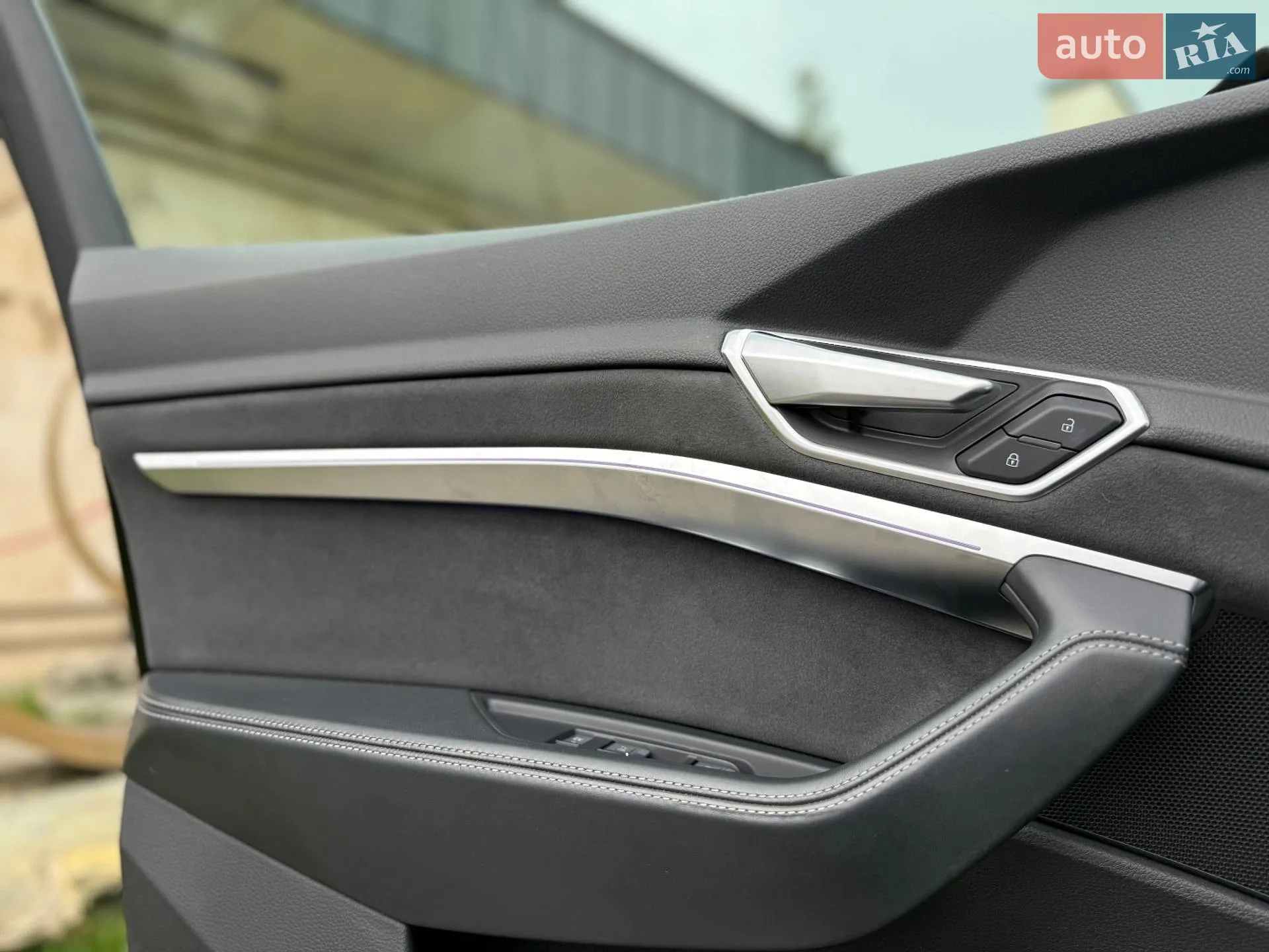 2022 Audi e-tron S - мініатюра 27