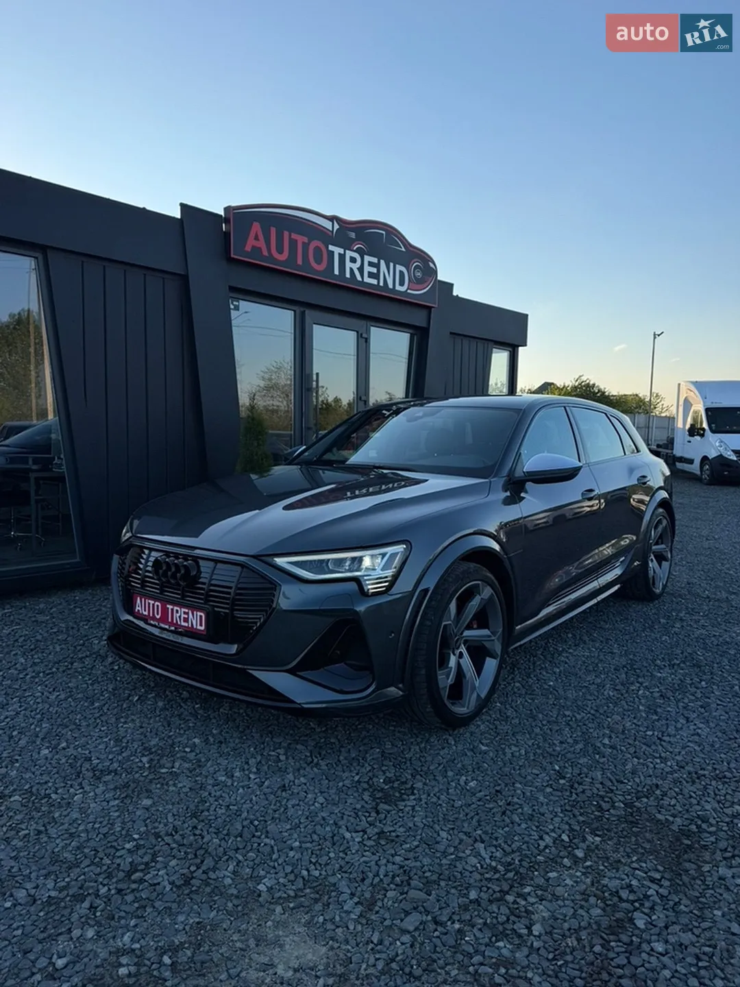 2022 Audi e-tron S - мініатюра 2